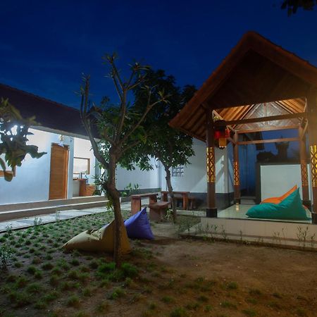 Lucky Hostel Batununggul Luaran gambar
