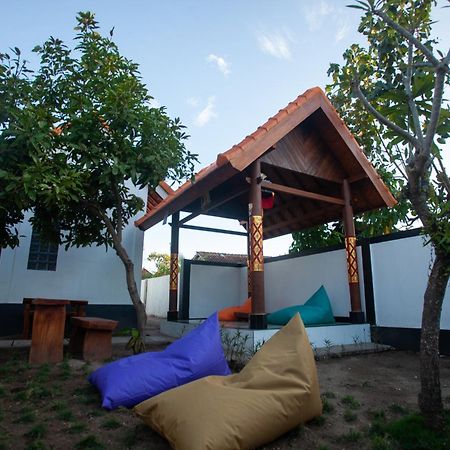 Lucky Hostel Batununggul Luaran gambar