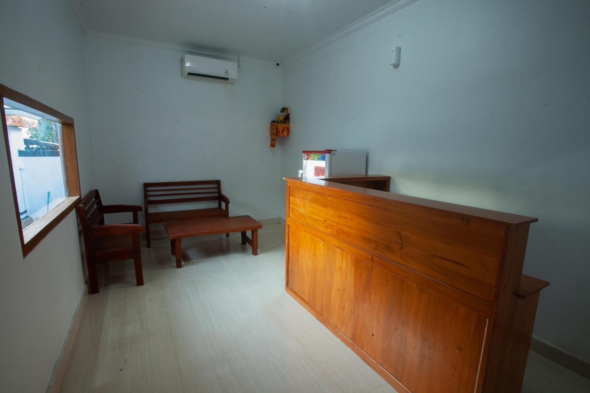 Lucky Hostel Batununggul Luaran gambar