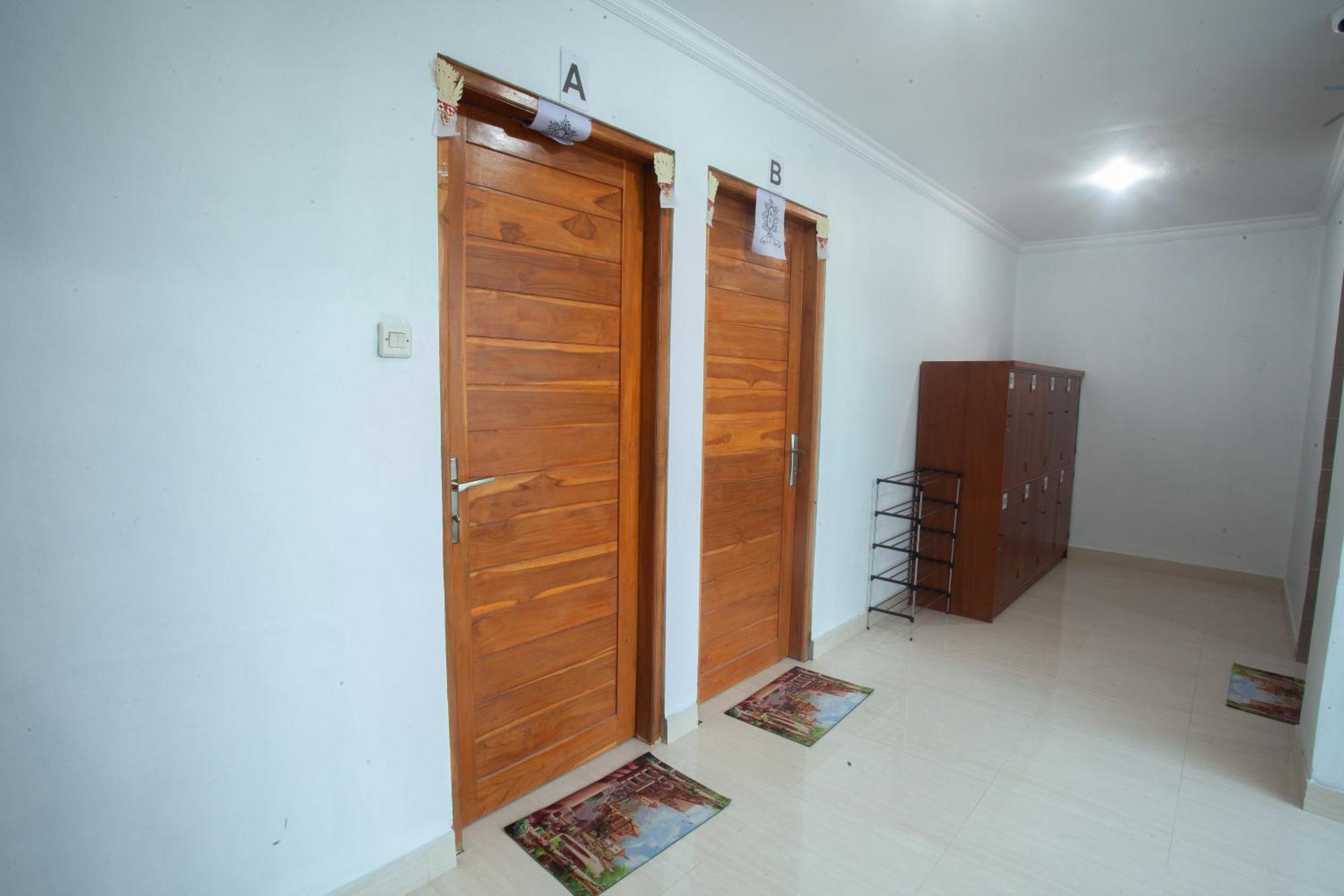 Lucky Hostel Batununggul Luaran gambar